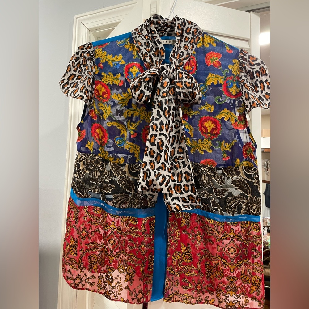 Alice + Olivia beautiful animal print blouse in perfect condition